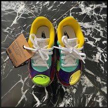 Load image into Gallery viewer, Custom Kicks (Freestyle Art)